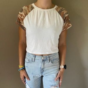 Camo print t shirt size small cropped